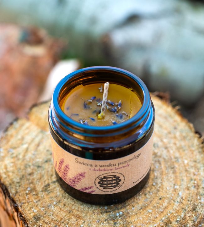 Świeca w słoiku z lawendą